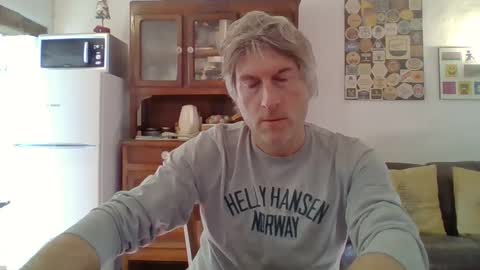 22esserre online show from December 20, 12:49 pm