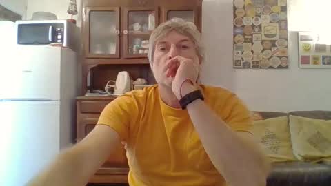 22esserre online show from October 10, 2:55 pm