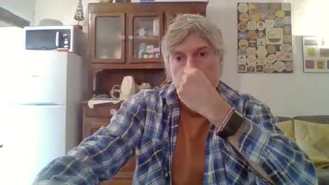 22esserre online show from October 17, 1:37 pm