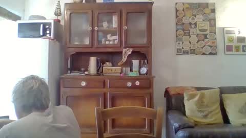 22esserre online show from November 5, 12:40 pm