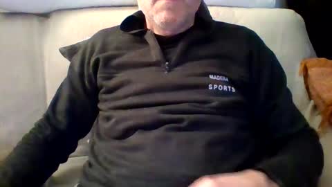 22esserre online show from December 23, 11:17 pm