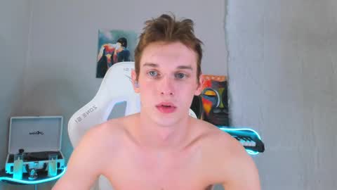 Snapshot of 4ever_dude chatting on March 9, 12:31 pm Andrew online show from March 9, 12:31 pm