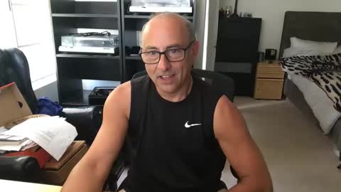 daddy vegas  for single women and couples here online show from April 8, 7:22 pm