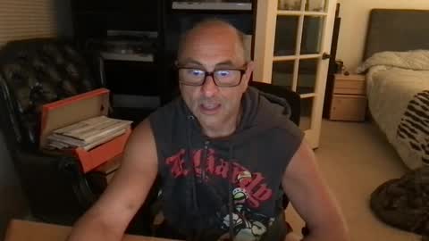 daddy vegas  for single women and couples here online show from April 4, 3:47 am