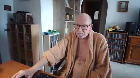  Papi  online show from March 27, 9:54 am