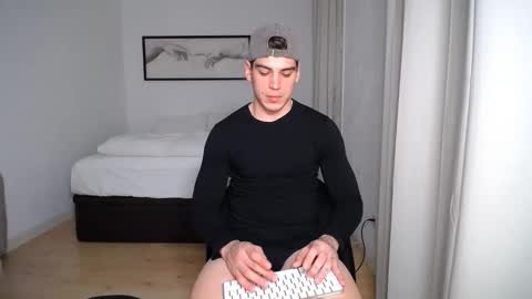 _aesthetic online show from April 29, 7:42 pm