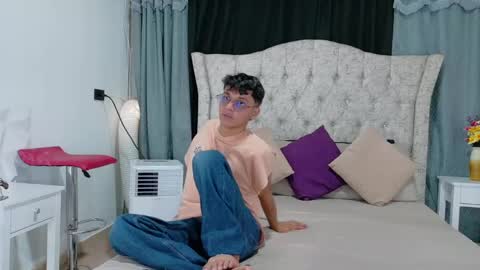 Andres online show from December 11, 7:10 pm