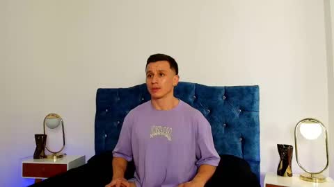 _andrewfalcon2 online show from February 3, 12:36 pm