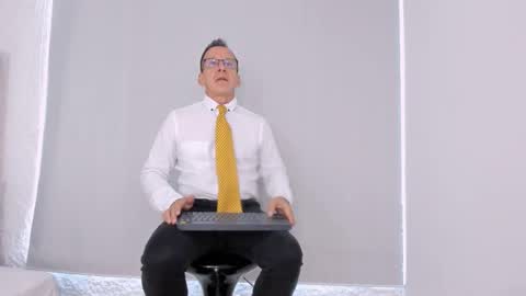 _axelking_ online show from October 28, 11:45 am