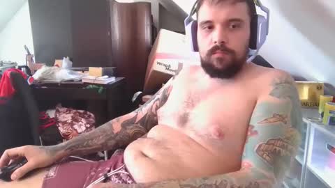 _smiley_bear27 online show from November 6, 4:15 am