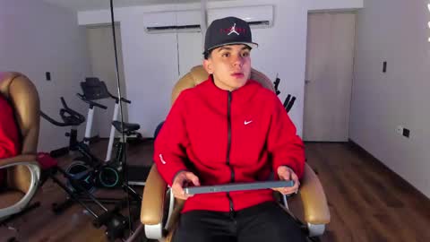 _taylorblack online show from April 12, 11:33 am