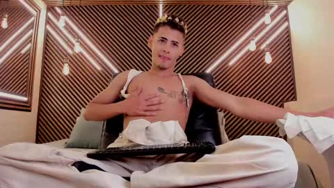  white fox  online show from February 11, 4:33 am