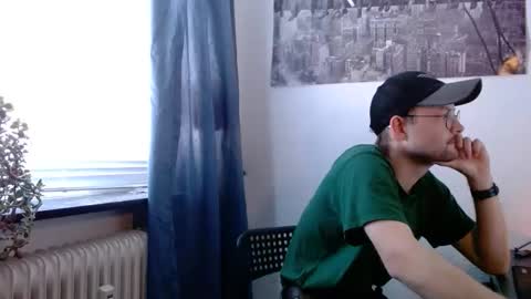 Snapshot of _whoisthatguy_ chatting on October 19, 12:19 pm _whoisthatguy_ online show from October 19, 12:19 pm