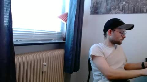 Snapshot of _whoisthatguy_ chatting on October 24, 2:19 pm _whoisthatguy_ online show from October 24, 2:19 pm