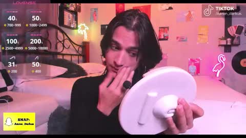 Aaron  online show from November 8, 11:30 pm