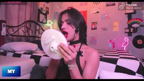 Aaron  online show from November 20, 6:29 pm