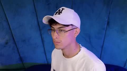 Aaron Ezequiel online show from September 28, 9:13 pm