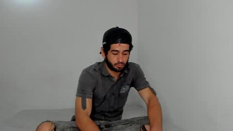 aaron_go online show from June 24, 5:21 am