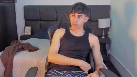 Snapshot of aaron_spencer13 chatting on October 23, 8:01 pm Aron online show from October 23, 8:01 pm