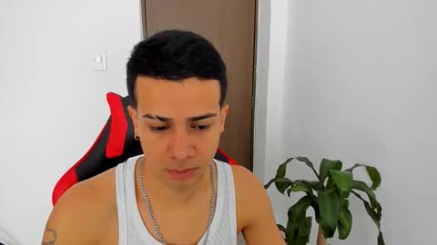 Independence model AbelAsburgo online show from April 4, 4:26 pm