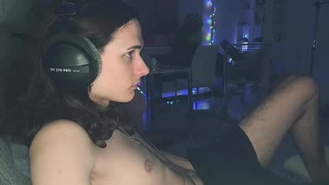 hi  cum in pvt noi extra tip online show from April 3, 9:11 pm