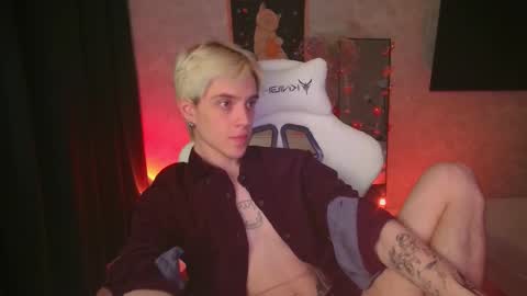 Snapshot of abslut chatting on October 24, 4:42 pm Nick online show from October 24, 4:42 pm