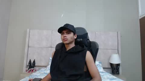 adam_piarse online show from July 31, 2:00 am
