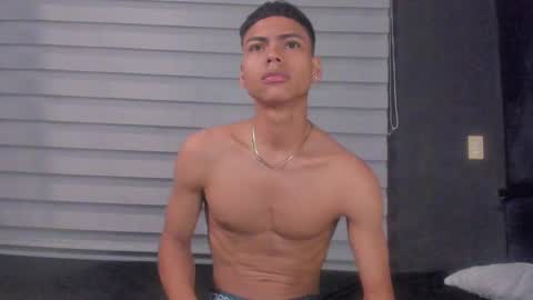 adam_piarse online show from March 11, 11:48 pm