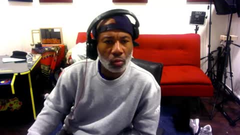 Snapshot of adick_ting chatting on October 23, 7:45 am adick_ting online show from October 23, 7:45 am