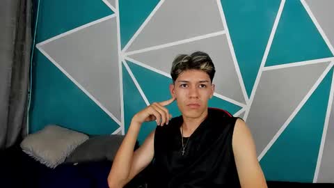 Snapshot of adrew_ledman chatting on October 30, 11:44 am Andrew online show from October 30, 11:44 am