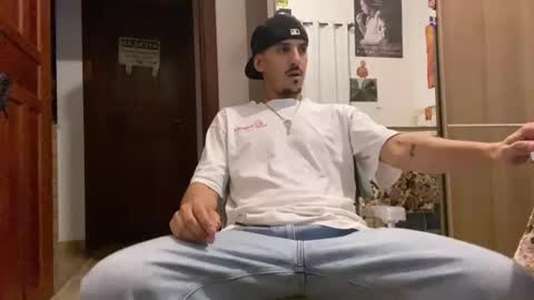 Snapshot of aelucius chatting on October 20, 4:05 am Luci online show from October 20, 4:05 am