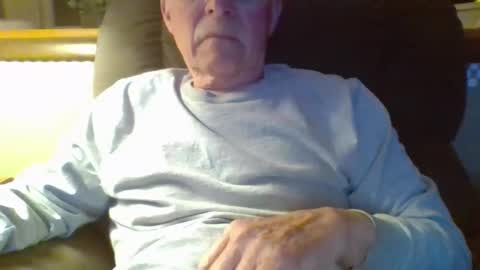 aguynrkfrd online show from April 26, 9:39 am