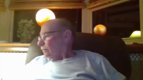 aguynrkfrd online show from April 28, 9:36 am