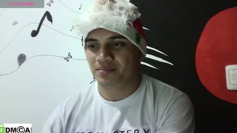Snapshot of ahntony__69 chatting on December 25, 11:10 pm ahntony  69 online show from December 25, 11:10 pm
