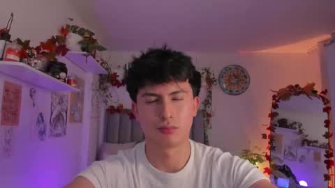 Snapshot of aidan_hale chatting on October 22, 2:04 am A H  online show from October 22, 2:04 am