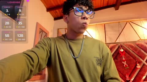 Snapshot of akazaboy chatting on December 18, 4:09 am akazaboy online show from December 18, 4:09 am