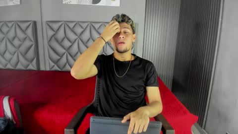 alan__smith online show from November 25, 8:00 pm