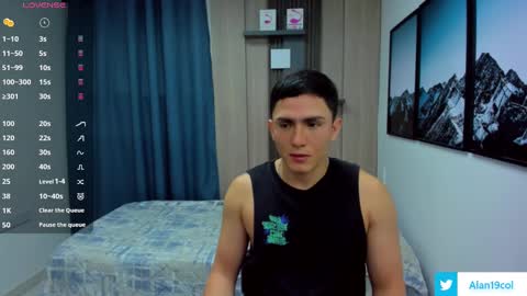 Snapshot of alan_nd_kevin chatting on March 8, 11:33 am Alan  Kevin can we reach 100 thumbs up please guys  online show from March 8, 11:33 am