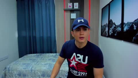 Snapshot of alan_nd_kevin chatting on January 26, 11:39 am Alan  Kevin can we reach 100 thumbs up please guys  online show from January 26, 11:39 am