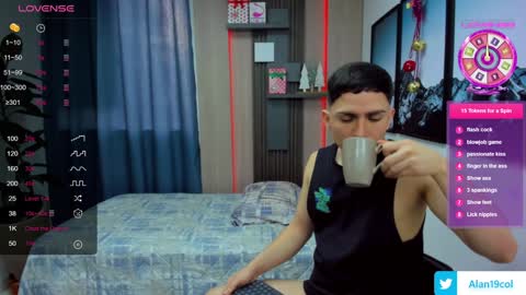 Snapshot of alan_nd_kevin chatting on December 4, 11:30 am Alan  Kevin can we reach 100 thumbs up please guys  online show from December 4, 11:30 am