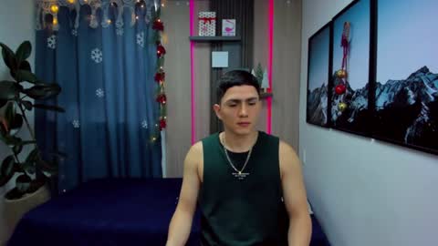 Snapshot of alan_nd_kevin chatting on December 29, 11:40 am Alan  Kevin can we reach 100 thumbs up please guys  online show from December 29, 11:40 am