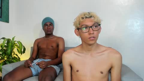 Snapshot of alan_scot chatting on December 10, 11:10 pm Alan and Criss - WE JUST FRIENDS WITH BENEFITS BOTH VERS online show from December 10, 11:10 pm