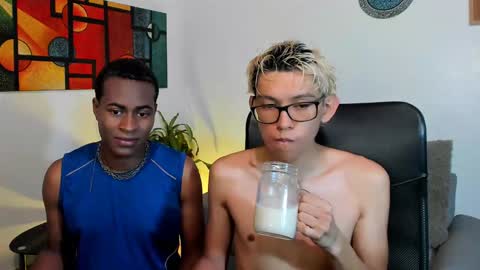 Snapshot of alan_scot chatting on January 10, 12:27 am Alan and Criss - WE JUST FRIENDS WITH BENEFITS BOTH VERS online show from January 10, 12:27 am