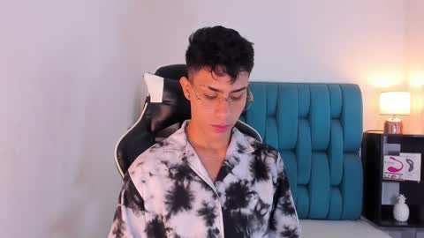 Snapshot of alannaughty_ chatting on February 13, 4:32 am alannaughty_ online show from February 13, 4:32 am