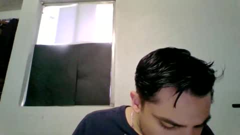 albertoarenas16 online show from May 10, 10:44 pm
