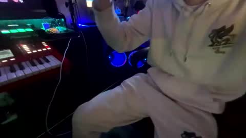 Albinokingcurve online show from April 15, 10:59 am