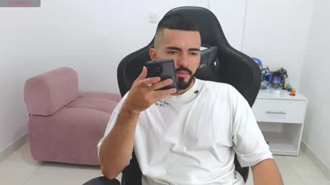 alejandroo_7 online show from February 6, 9:23 pm