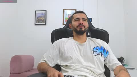 alejandroo_7 online show from December 19, 6:38 pm