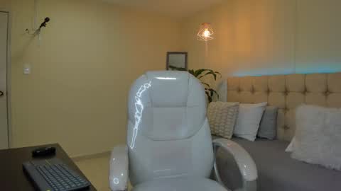 alex online show from March 3, 12:10 pm