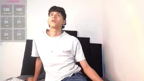 alex_mark_ online show from December 3, 7:09 pm